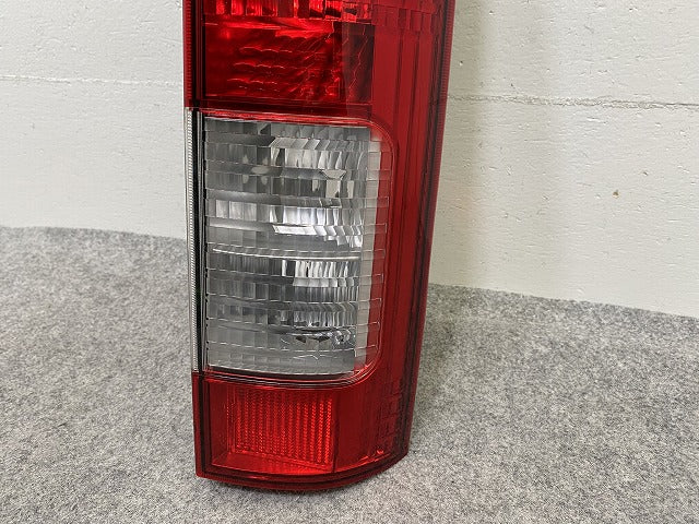エブリィ DA64V/DA64W 純正 右 テールランプ/ライト/レンズ ハロゲン TOKAIDENSO 35603-68H1 スズキ(149962)