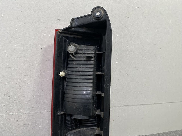 エブリィ DA64V/DA64W 純正 右 テールランプ/ライト/レンズ ハロゲン TOKAIDENSO 35603-68H1 スズキ(149962)