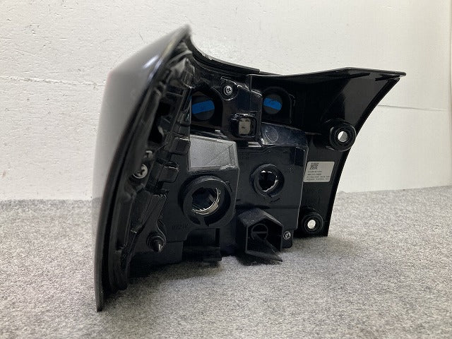ライズ A200A/A210A/A201A/A202A 純正 右 テールランプ/ライト/レンズ LED 刻印S ICHIKOH D248 81551-B1200 トヨタ(149964)