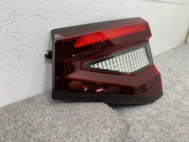 ライズ A200A/A210A/A201A/A202A 純正 右 テールランプ/ライト/レンズ LED フィニッシャーランプ ICHIKOH D249 81580-B1011 トヨタ(149965)