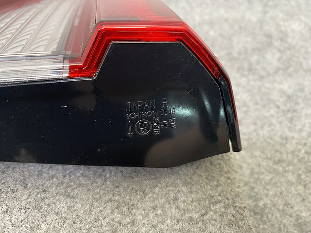 ライズ A200A/A210A/A201A/A202A 純正 右 テールランプ/ライト/レンズ LED フィニッシャーランプ ICHIKOH D249 81580-B1011 トヨタ(149965)