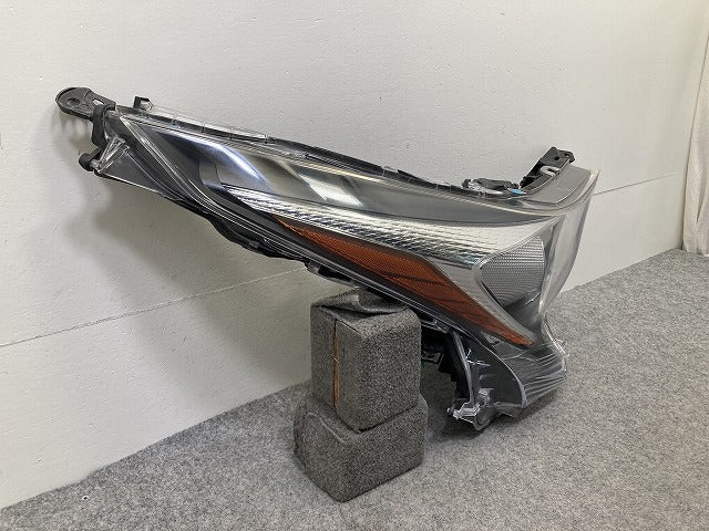 プリウス 50系/ZVW50/ZVW51/ZVW55 純正 右 ヘッドライト/ランプ レベライザーLED 刻印C1 RH KOITO 47-75 トヨタ(150003)