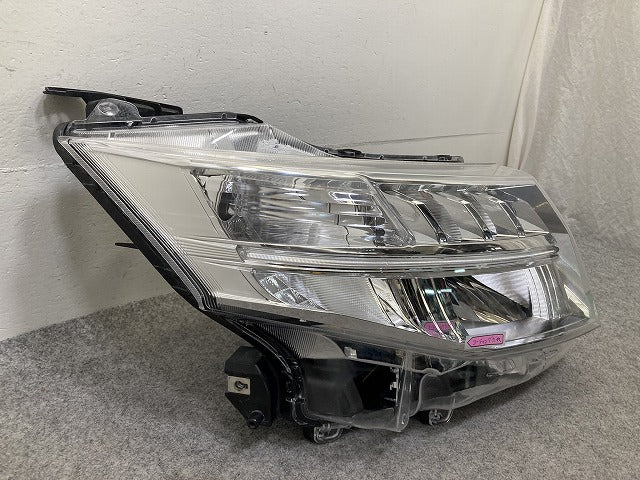ルーミー M900A/M910A 純正 前期 右 ヘッドライト/ランプ レベライザーLED STANLEY W3918 81130-B1220 トヨタ(150005)