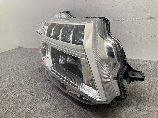 ルーミー M900A/M910A 純正 前期 右 ヘッドライト/ランプ レベライザーLED STANLEY W3918 81130-B1220 トヨタ(150005)