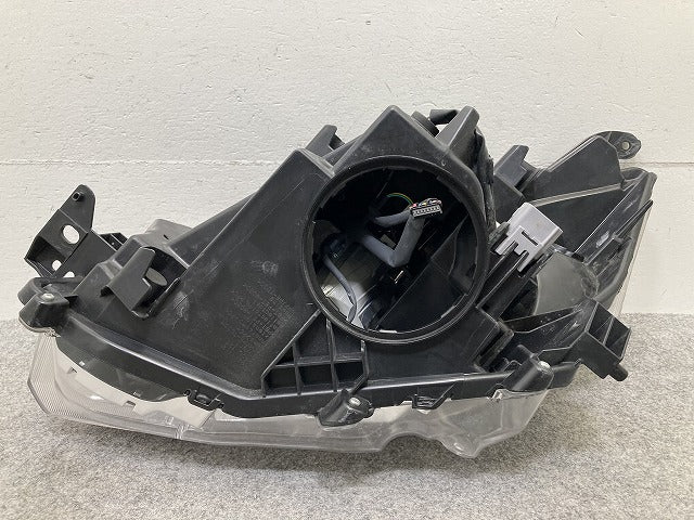 ルーミー M900A/M910A 純正 前期 右 ヘッドライト/ランプ レベライザーLED STANLEY W3918 81130-B1220 トヨタ(150005)