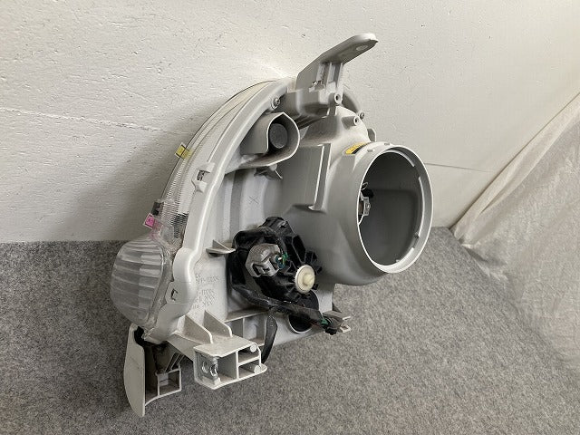 シエンタ NCP81G/NCP85G 純正 左 ヘッドライト/ランプ レベライザーハロゲン KOITO 52-265 トヨタ(150006)