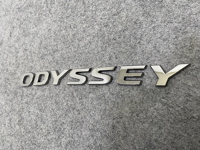新車取り外し!オデッセイ ハイブリッド e:HEV アブソルート RC4/RC5 純正 リア エンブレム/オーナメント ODYSSEY メッキ ホンダ(150019)