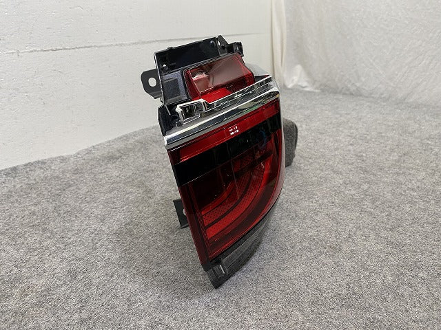 ヴェルファイア 40系/TAHA40W/TAHA45W ハイブリッド/AAHH40W/AAHH45W 純正 右 テールランプ/ライト/レンズ LED RH メッキ トヨタ(150052)