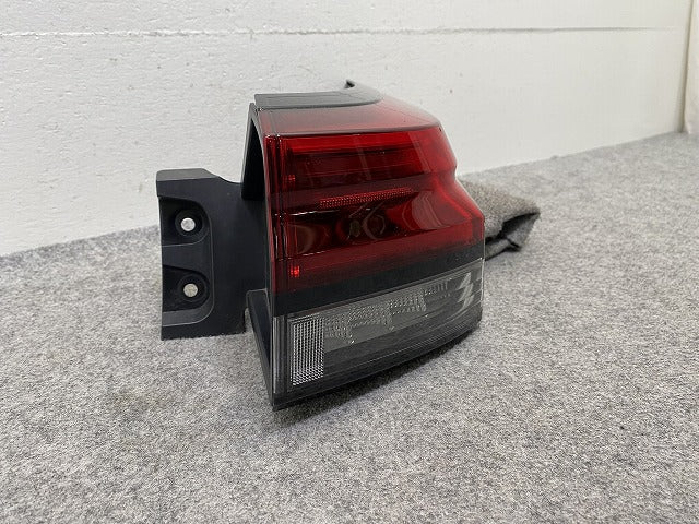 オーラ AURA/ノート NOTE FE13/FSNE13/E13/SNE13 純正 右 テールランプ/ライト/レンズ LED RH ICHIKOH D269 日産(150068)