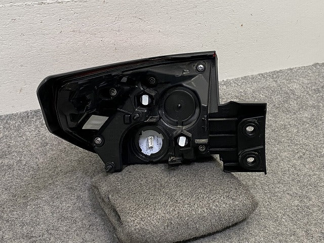 オーラ AURA/ノート NOTE FE13/FSNE13/E13/SNE13 純正 右 テールランプ/ライト/レンズ LED RH ICHIKOH D269 日産(150068)
