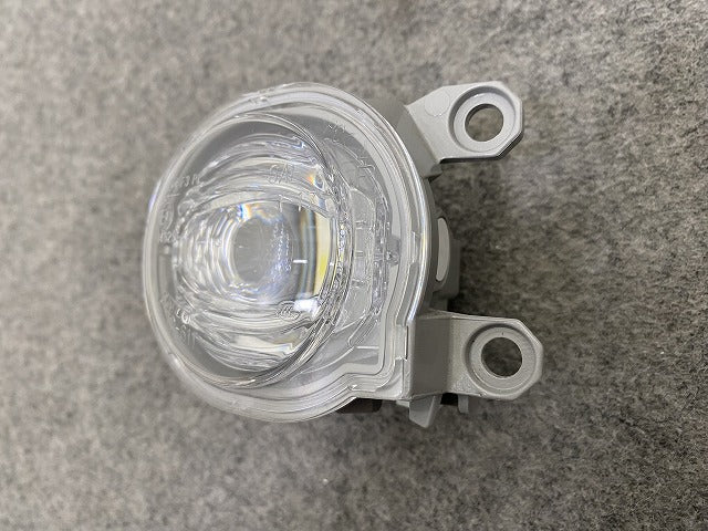ハリアー ヤリスクロス プリウス アルファード 汎用 純正 右 フォグランプ/フォグライト LED RH KOITO 12-611 トヨタ(150079)