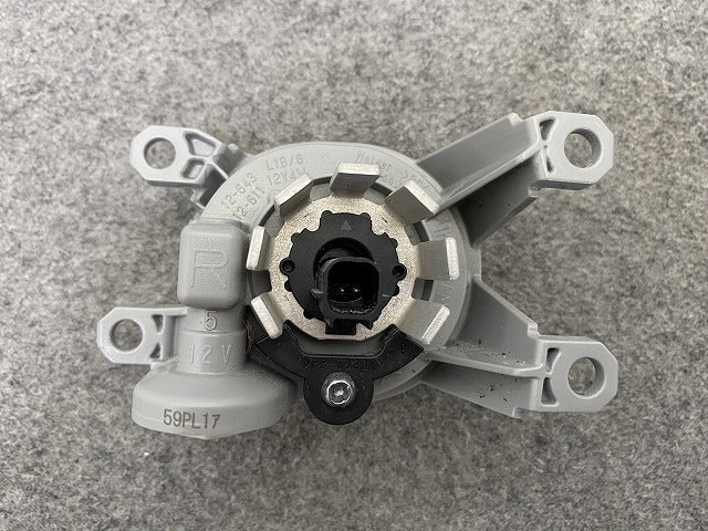 ハリアー ヤリスクロス プリウス アルファード 汎用 純正 右 フォグランプ/フォグライト LED RH KOITO 12-611 トヨタ(150079)