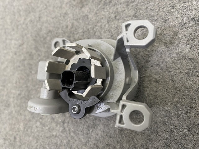 ハリアー ヤリスクロス プリウス アルファード 汎用 純正 右 フォグランプ/フォグライト LED RH KOITO 12-611 トヨタ(150079)
