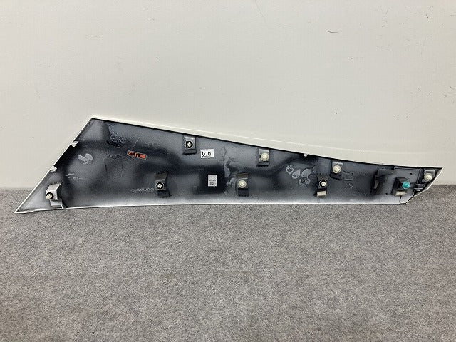 ヴォクシー/ノア 90系/ZWR90W/ZWR95/MZRA90/MZRA95 純正 左 スライドレール カバー 60836-V1010 ホワイトパールクリスタルシャイン(150162)