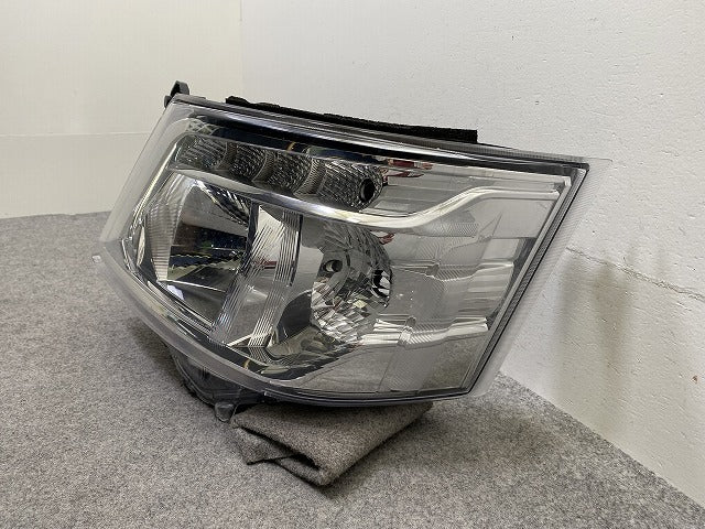 キャラバン NV350 E26 純正 後期 左 ヘッドライト/ランプ ハロゲン レベライザー 刻印A ICHIKOH 1946 26075-5YE5B 日産(150163)