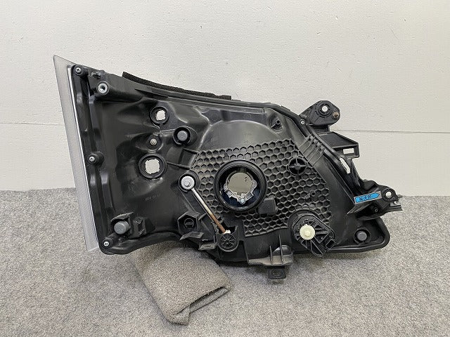 キャラバン NV350 E26 純正 後期 左 ヘッドライト/ランプ ハロゲン レベライザー 刻印A ICHIKOH 1946 26075-5YE5B 日産(150163)