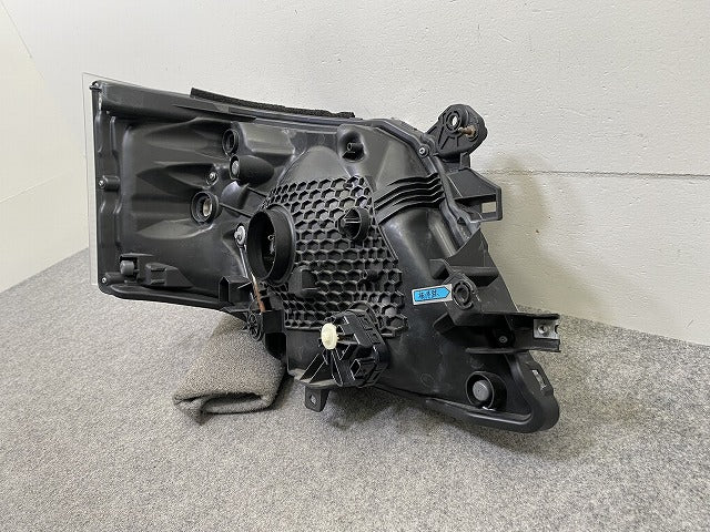 キャラバン NV350 E26 純正 後期 左 ヘッドライト/ランプ ハロゲン レベライザー 刻印A ICHIKOH 1946 26075-5YE5B 日産(150163)