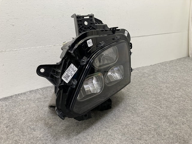 フロンクス WDB3S 純正 左 ヘッドライト/ランプ LED LH AL Automotive Lighting 35300M74TA1 スズキ(150166)