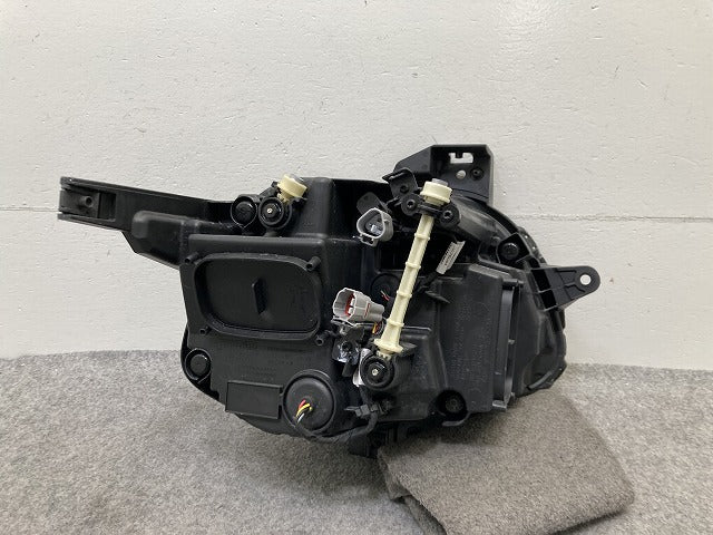 フロンクス WDB3S 純正 左 ヘッドライト/ランプ LED LH AL Automotive Lighting 35300M74TA1 スズキ(150166)