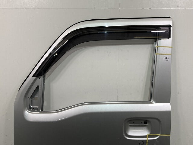 エブリィバン DA17V 純正 左 フロント ドア バイザー付 LH シルキーシルバーメタリック Z2S スズキ(150180)