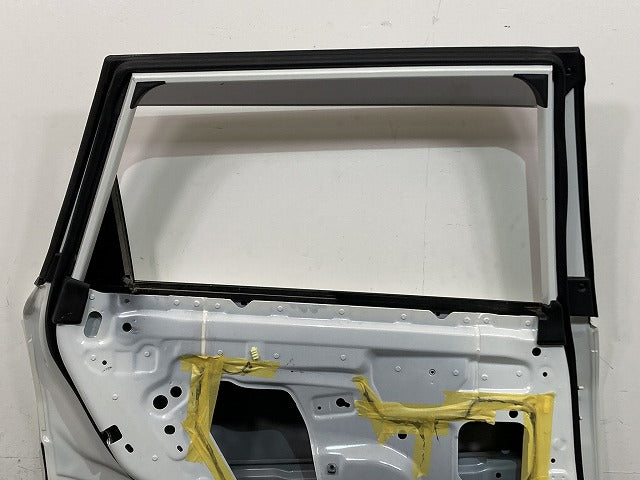 エクストレイル/X-TRAIL T33/SNT33 純正 左 リア ドア バイザーサイドパネル付 アーチモール付き LH プリズムホワイト QBE 日産(150181)
