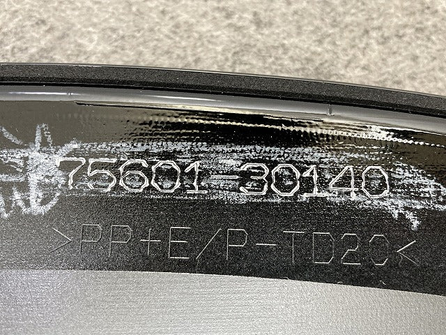 新車取り外し!クラウン スポーツ AZSH36W 純正 右 フロント フェンダーアーチモール RH 75601-30140 08179-30010-A0 ブラック(150220)