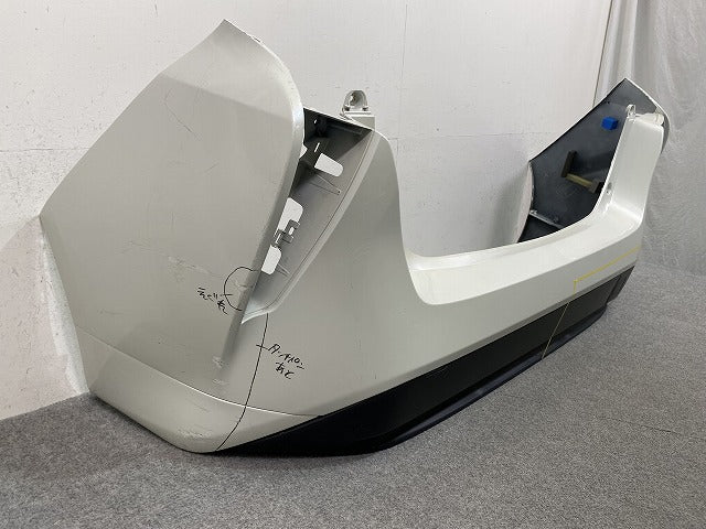 プリウス 50系/ZVW50/ZVW51/ZVW55 純正 前期 リア バンパー スポイラー付 Rバンパー 52159-47110/30 ホワイトパール 070(150314)