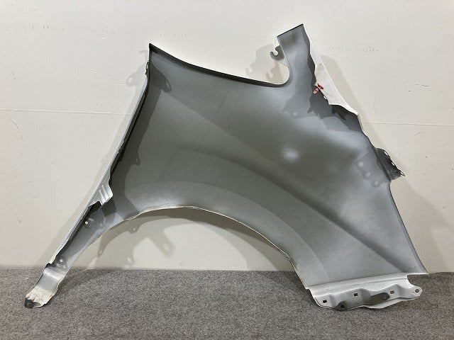 ノア NOAH 80系/ZRR80G/ZRR85G/ZRR80W/ZRR85W/ZWR80W/ZWR80G 純正 左 フロント フェンダー ホワイトパールクリスタルシャイン(150342)