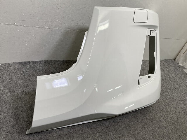 新車取り外し!エルフ/フォワード 純正 フロント バンパー 4/5X CRG/5X CRG/BH/4/5X CRG  1-86722179-0 ホワイト ソリッド いすゞ(150388)