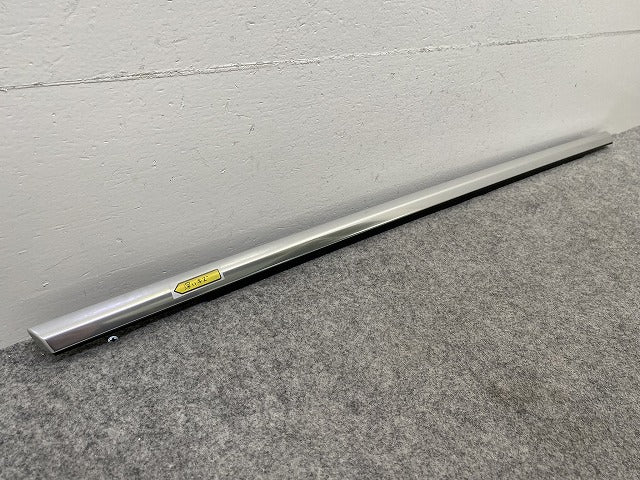 新品!A3 8Y系 純正 左 リア ドア ベルトモール アウター 8Y0 839 475 D 3Q7 8Y0839475D3Q7 メッキ アウディ(150403)