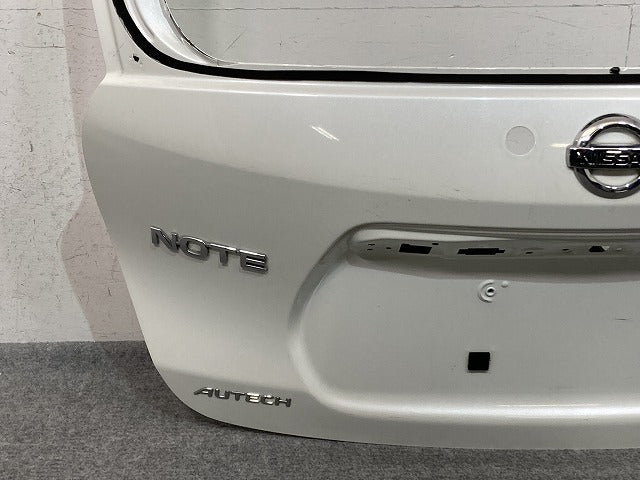 ノート/NOTE E12/NE12/HE12/ANE12 純正 リアゲート/バックドア/リアハッチ ブリリアントホワイトパール QAB 日産(150408)