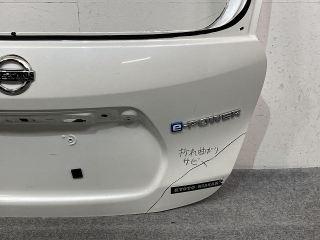 ノート/NOTE E12/NE12/HE12/ANE12 純正 リアゲート/バックドア/リアハッチ ブリリアントホワイトパール QAB 日産(150408)