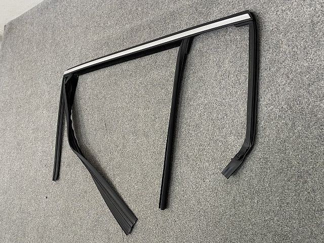 新品!V60 FB/FD 系 純正 左 リア ドア ガラスランチャンネル 312 533 14 31352555 ブラック ボルボ(150415)