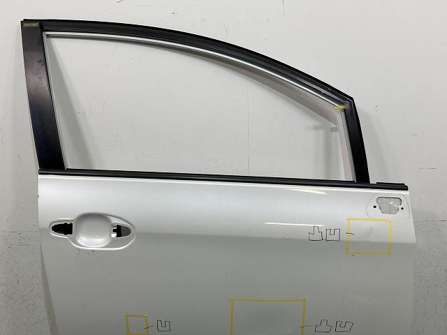 ラクティス NCP120/NCP125/NSP120 純正 右 フロント ドア ホワイトパールクリスタルシャイン 070 トヨタ(150417)