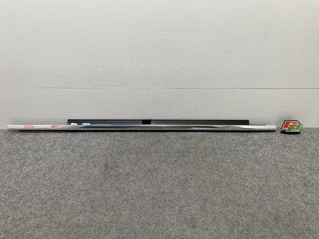 新品!Q3 8U系 純正 右 フロント ドア ベルトモール 8U0.853.283 8U08532842ZZ メッキ アウディ(150425)
