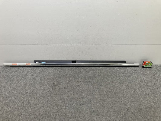 新品!Q3 8U系 純正 右 フロント ドア ベルトモール 8U0.853.283 8U08532842ZZ メッキ アウディ(150425)