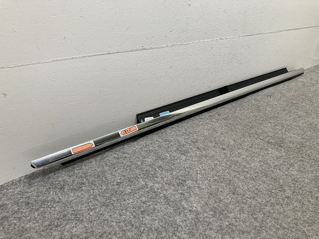 新品!Q3 8U系 純正 右 フロント ドア ベルトモール 8U0.853.283 8U08532842ZZ メッキ アウディ(150425)