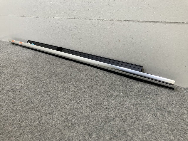 新品!Q3 8U系 純正 右 フロント ドア ベルトモール 8U0.853.283 8U08532842ZZ メッキ アウディ(150425)