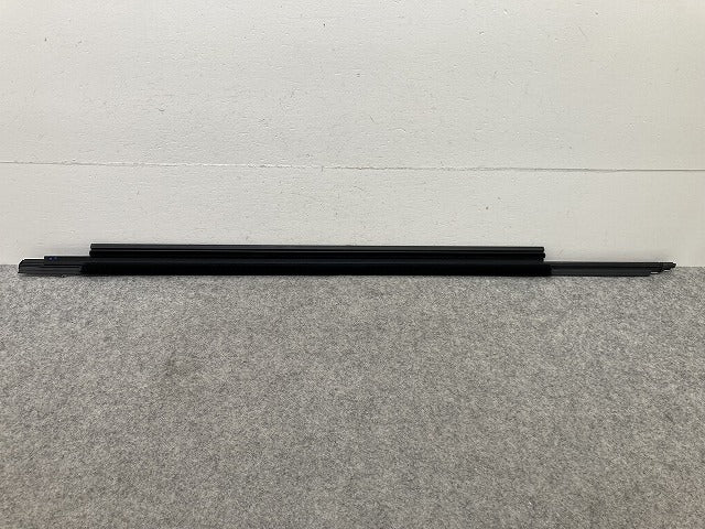 新品!Q3 8U系 純正 右 フロント ドア ベルトモール 8U0.853.283 8U08532842ZZ メッキ アウディ(150425)