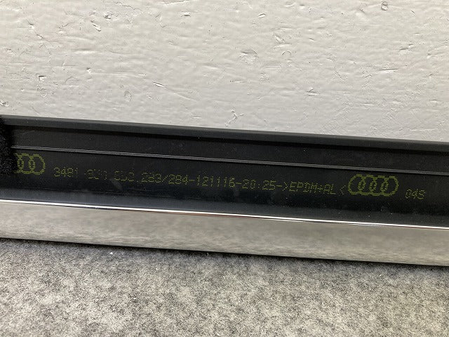 新品!Q3 8U系 純正 右 フロント ドア ベルトモール 8U0.853.283 8U08532842ZZ メッキ アウディ(150425)