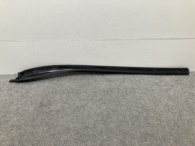 新品!GLAクラス X156 純正 左 Aピラー モール A 156 690 17 00 ブラック ソリッド メルセデスベンツ(150428)