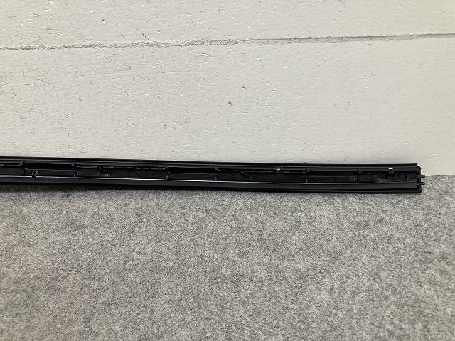 新品!GLAクラス X156 純正 左 Aピラー モール A 156 690 17 00 ブラック ソリッド メルセデスベンツ(150428)