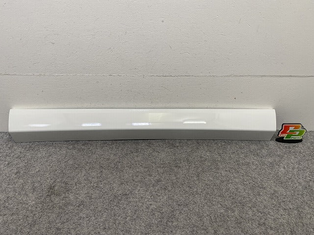 新車取り外し!エルフ 純正 フロント バンパー センターカバー 1X 2X ホワイト ソリッド いすゞ(150432)