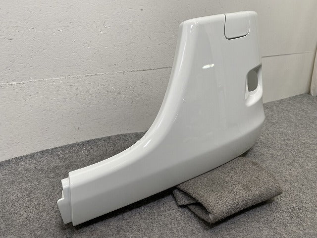 新車取り外し!エルフ 純正 左 フロント バンパー カバー 3X 2251L ホワイト ソリッド いすゞ(150433)