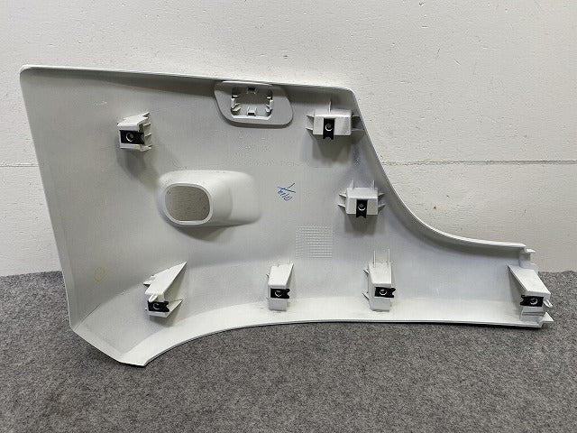 新車取り外し!エルフ 純正 左 フロント バンパー カバー 3X 2251L ホワイト ソリッド いすゞ(150433)