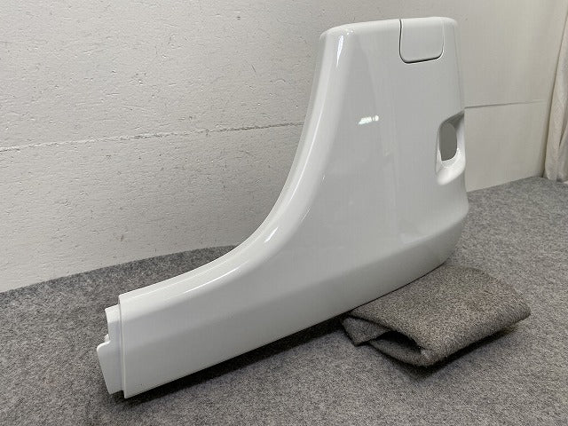 新車取り外し!エルフ 純正 左 フロント バンパー カバー 3X ホワイト ソリッド いすゞ(150434)