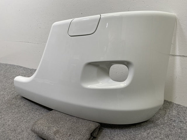 新車取り外し!エルフ 純正 左 フロント バンパー カバー 3X ホワイト ソリッド いすゞ(150434)