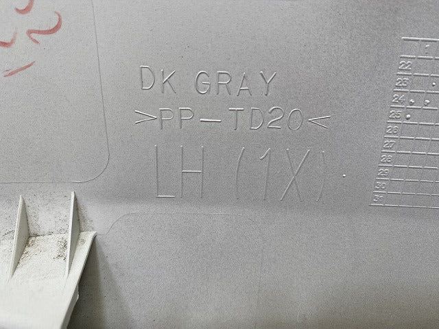 新車取り外し!エルフ 純正 左 フロント バンパー カバー 1X 2245R ホワイト ソリッド いすゞ(150435)
