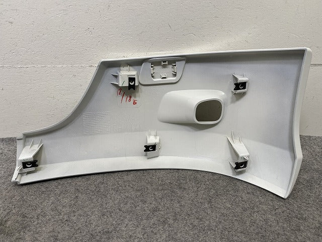 新車取り外し!エルフ 純正 右 フロント バンパー カバー 1X 2245L ホワイト ソリッド いすゞ(150436)