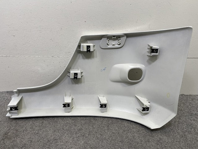 新車取り外し!エルフ 純正 右 フロント バンパー カバー 3X 2251R ホワイト ソリッド いすゞ(150438)